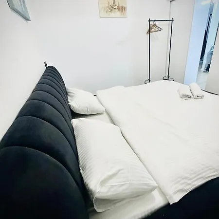 Tani's - Blloku, Apartmán Tirana